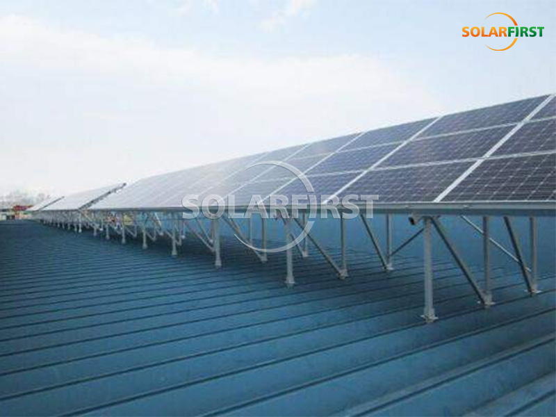 286 kWp Metallziegeldachmontage in Hokkaido