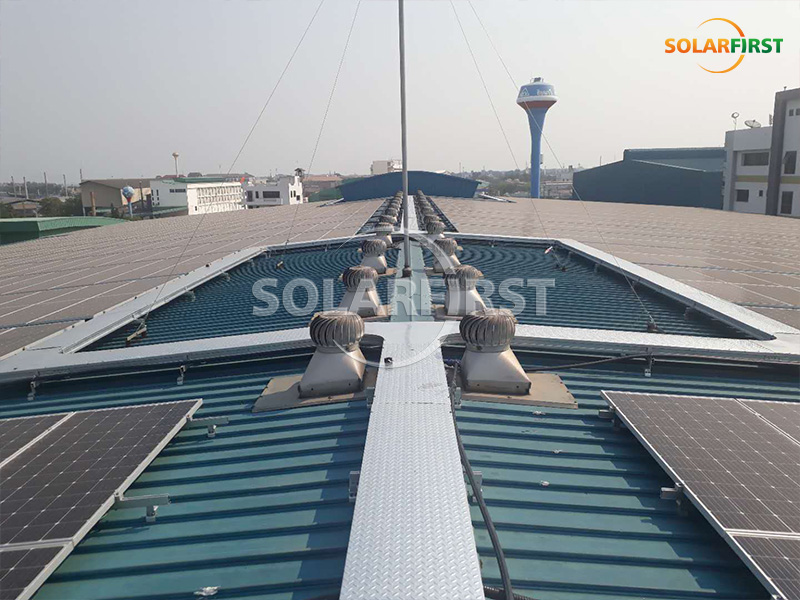 1,8 MWp Metallziegeldachmontage in Thailand