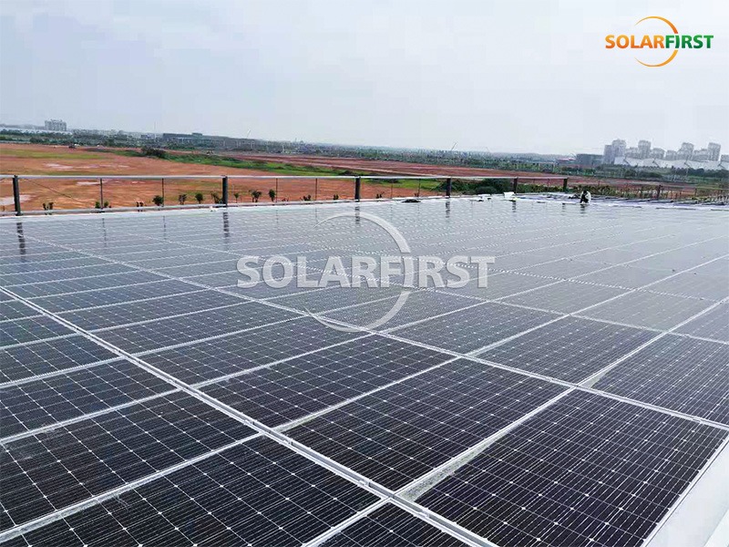 2,1 MWp BIPV-Dachmontage in Nanning