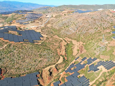 Führungskräfte der China Hydropower Group und der China Datang Corporation besuchten den 60-MW-Solarenergiepark in Dali, Provinz Yunnan