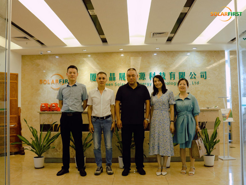 Strategische Zusammenarbeit bei BIPV-Innovationen: Xinyi Glass besucht Solar First Group