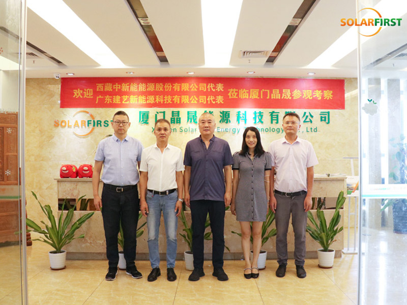 Strategische Synergie bei Solarinnovationen: Guangdong Jianyi und Tibet Zhong Xin Neng besuchen die Solar First Group