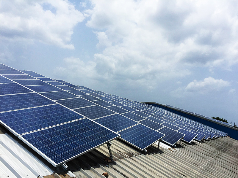 Dachhalterungsserie: Verstellbare Metallbeine für eine optimierte Solarmontage