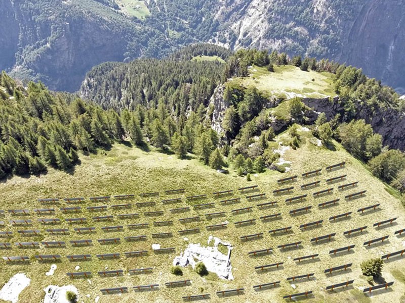Der Bau von Solarkraftwerken in den Schweizer Alpen schreitet weiter voran, doch die Kontroversen bleiben bestehen