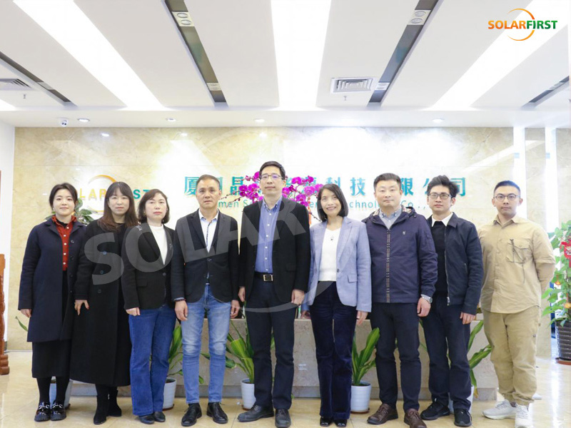 Strategische Partnerschaft geschmiedet: Xiamen Haihua Power und Solar First Group unterzeichnen Kooperationsvereinbarung