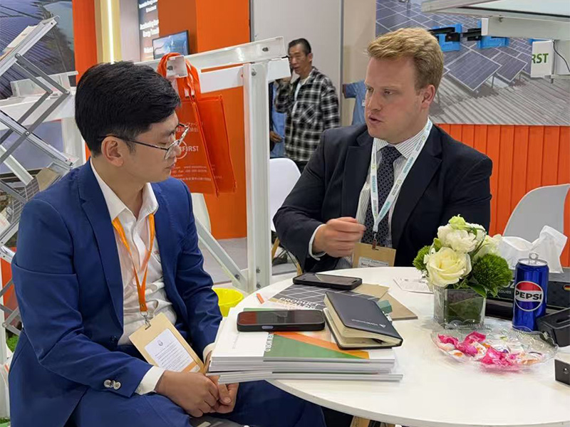 Wenn Technologie auf extreme Umgebungen trifft: Solar feiert Premiere auf der WFES 2026 mit wind- und sandangepassten PV-Lösungen!